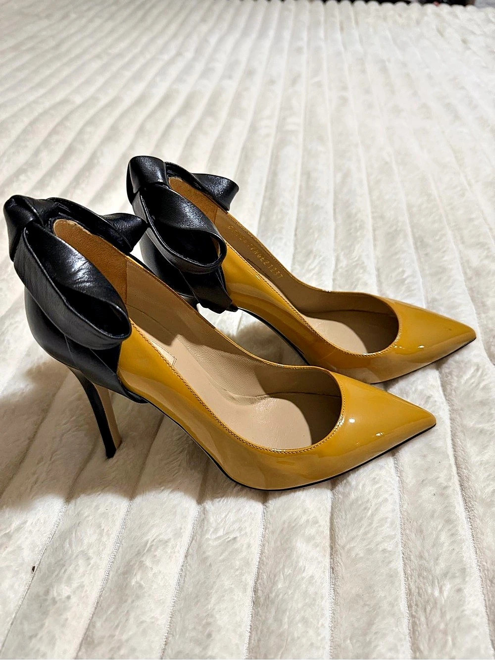Valentino Patent Leather Bow Pointed-Toe Pumps Yellow & Black EU 37